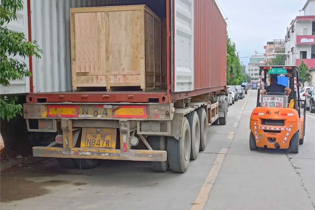 Truck loading for machine delivery