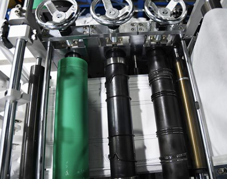 LA826 fish shape mask machine detail 1