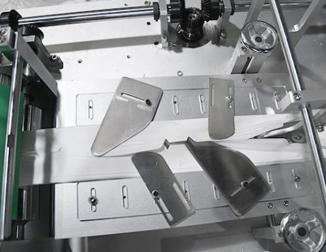 LA826 fish shape mask machine detail 2