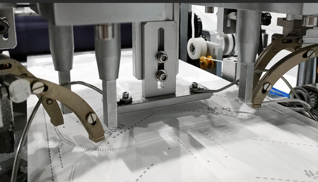 LA840 folding mask machine detail 2