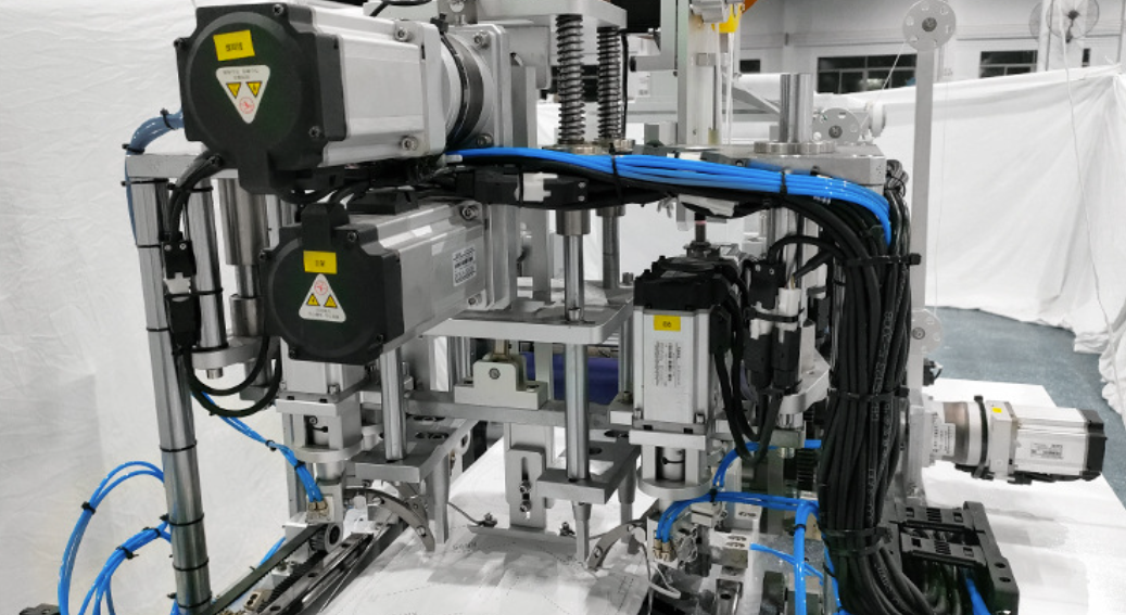 LA840 folding mask machine detail 3