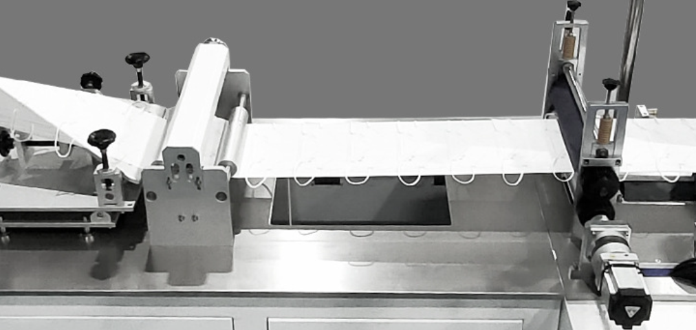 LA840 folding mask machine detail 5