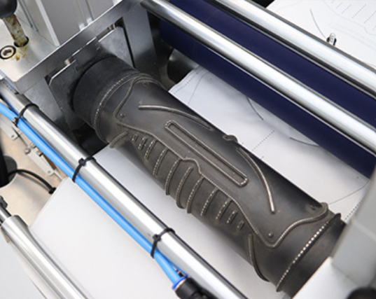 LA840 folding mask machine detail 9