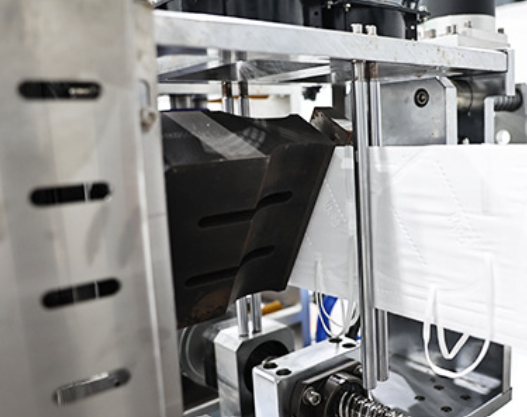 LA840 folding mask machine detail 12
