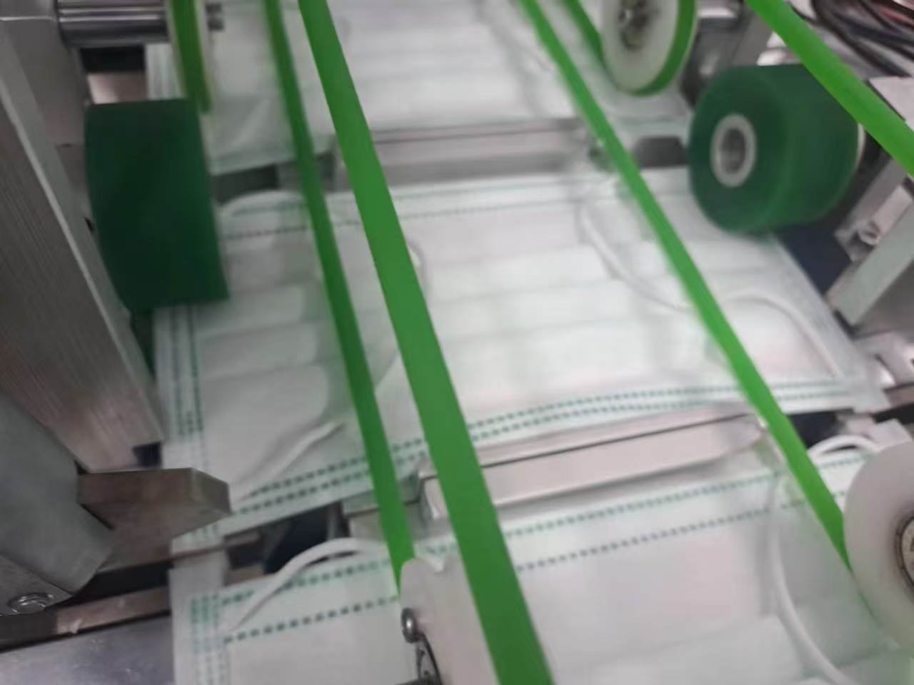 LA882 automatic inner ear loop mask machine detail 2